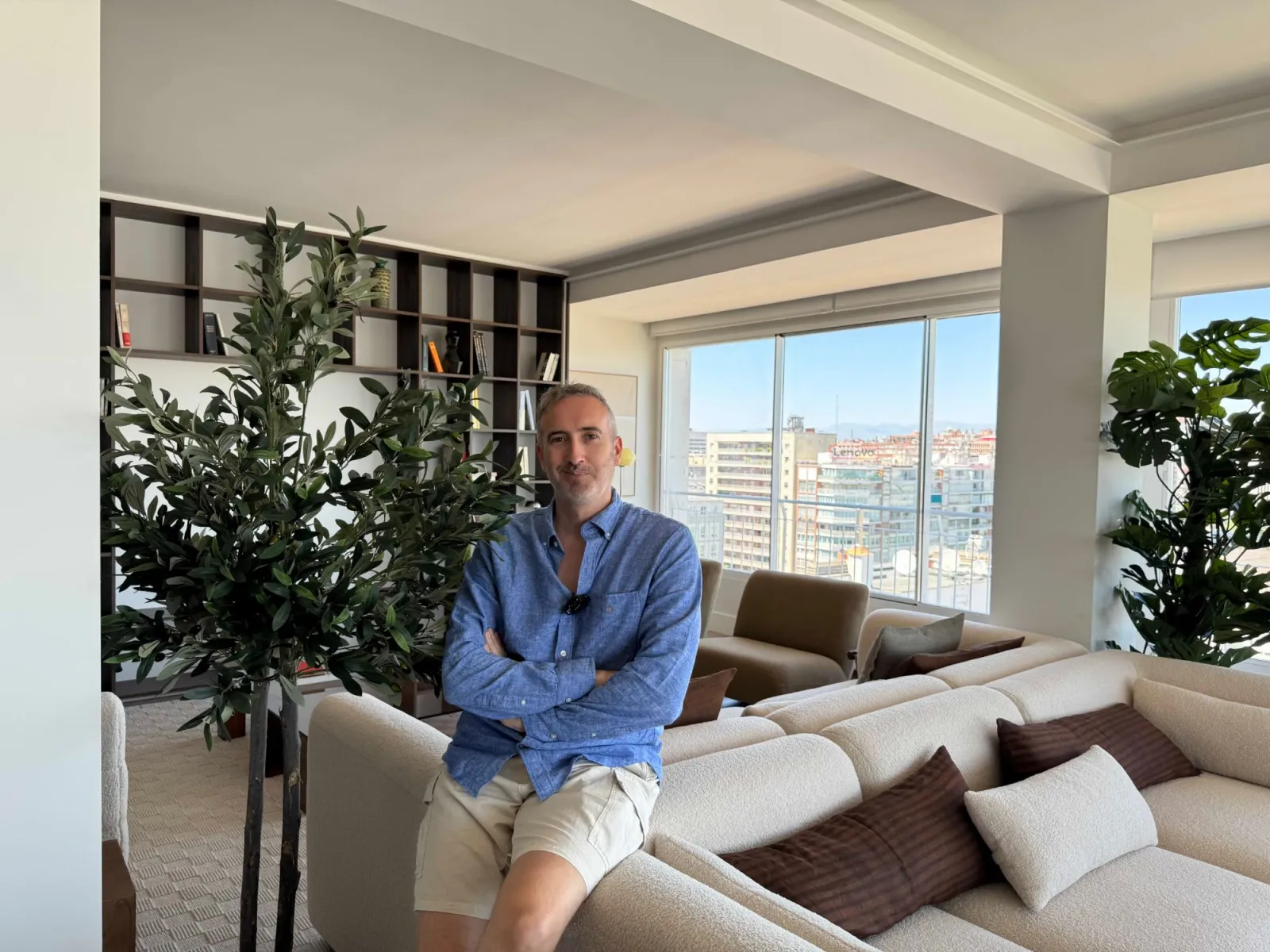 Luisma Cascales en un piso de lujo reformado frente al Bernabéu